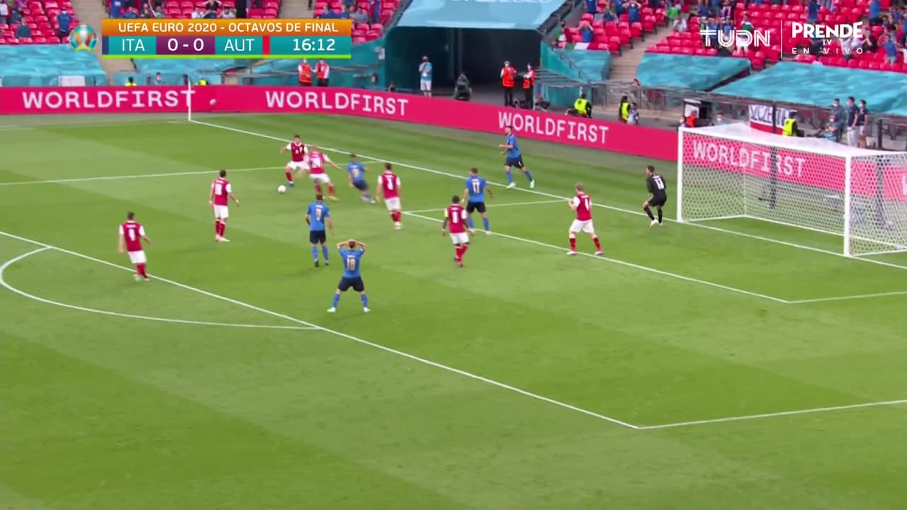 ¡TIRO ATAJADO! disparo por Nicolò Barella.