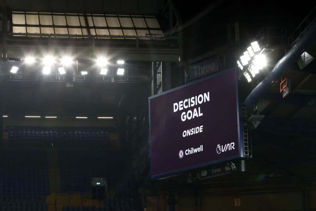 Chelsea y Aston Villa reparten puntos, pues el partido que se disputó en Londres quedó empatado 1-1. Oliver Giroud abrió el marcador al minuto 34 para los 'Blues', pero al minuto 50, Anward El Ghazi marcó el gol que igualaría el marcador, durante la jornada 16 de la Premier League.