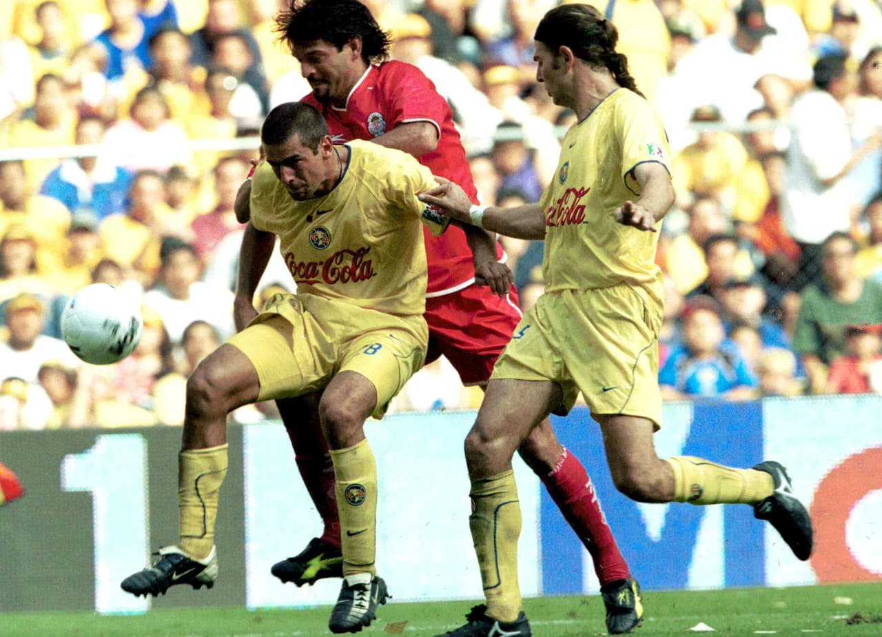 Cardozo fue el verdugo de las Águilas en el Apertura 2002.