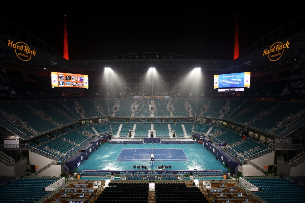 Aunque la lluvia fue factor en la jornada del 26 de marzo, ha avanzado sin mayores tropiezos el Miami Open en el Hard Rock Stadium.