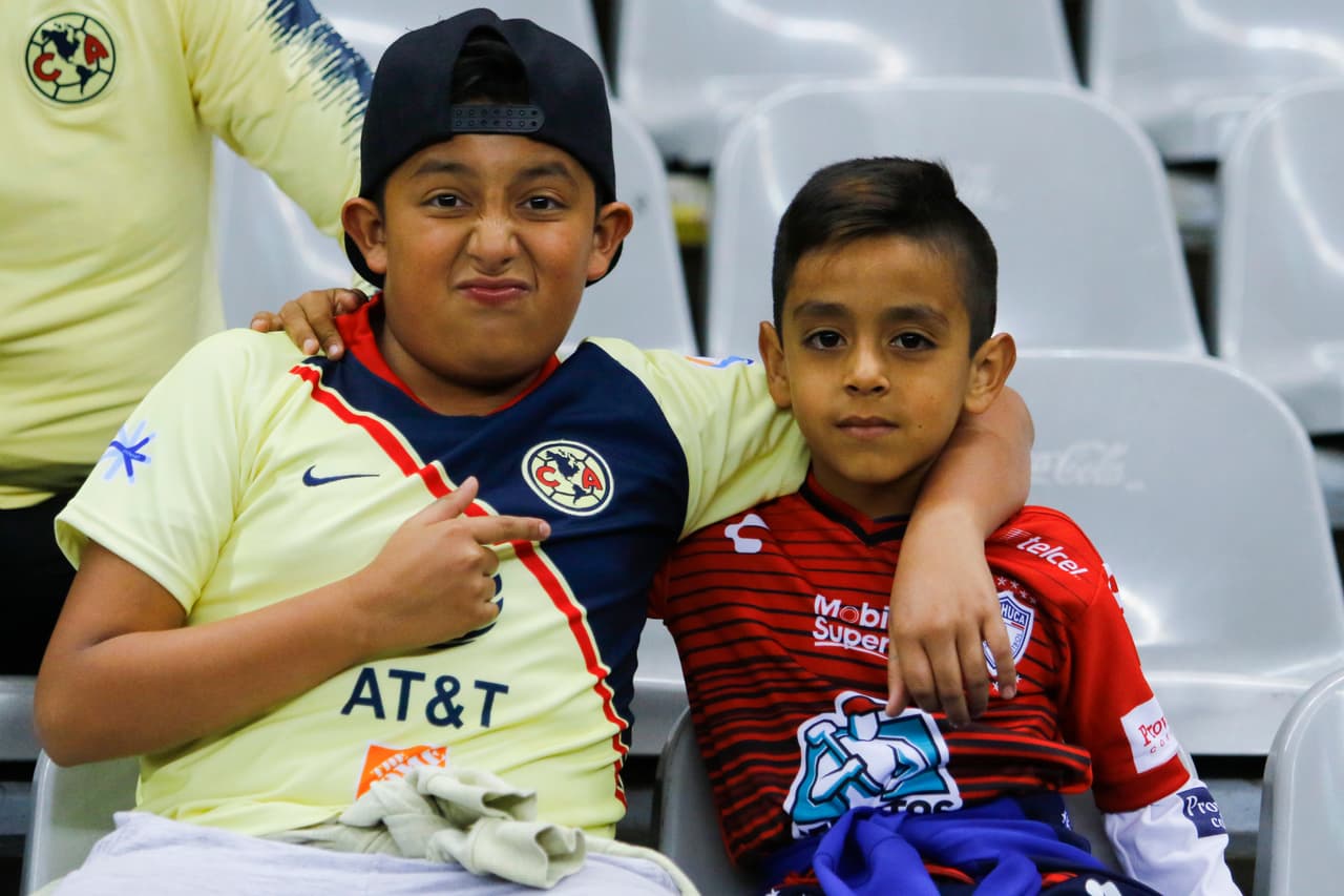Los fanáticos de América y de Pachuca llegaron al estadio Azteca para ser testigos del duelo de sus equipos por los Octavos de final de la Copa MX.