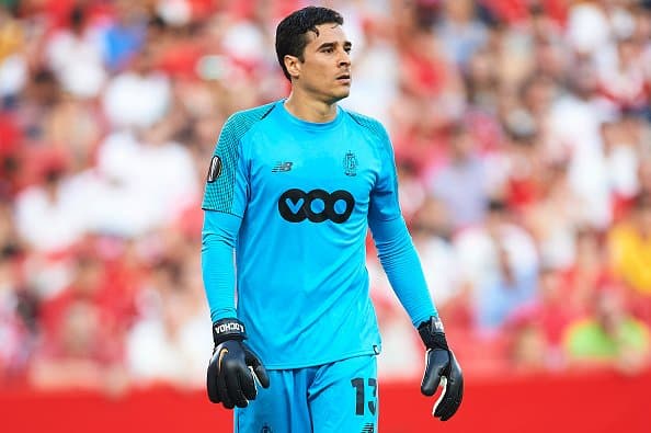 El arquero Guillermo Ochoa fue clave con sus atajadas en la victoria como visitante del Standard de Lieja 3-1 sobre el Oostende. El equipo es quinto luego de nueve jornadas con 15 puntos.