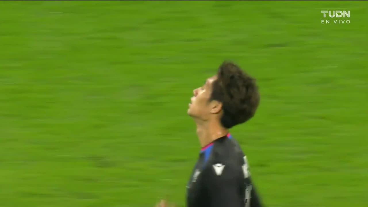 ¡Kamada aprovecha el regalo! Crystal Palace marca el segundo tras un desvío de Lyon