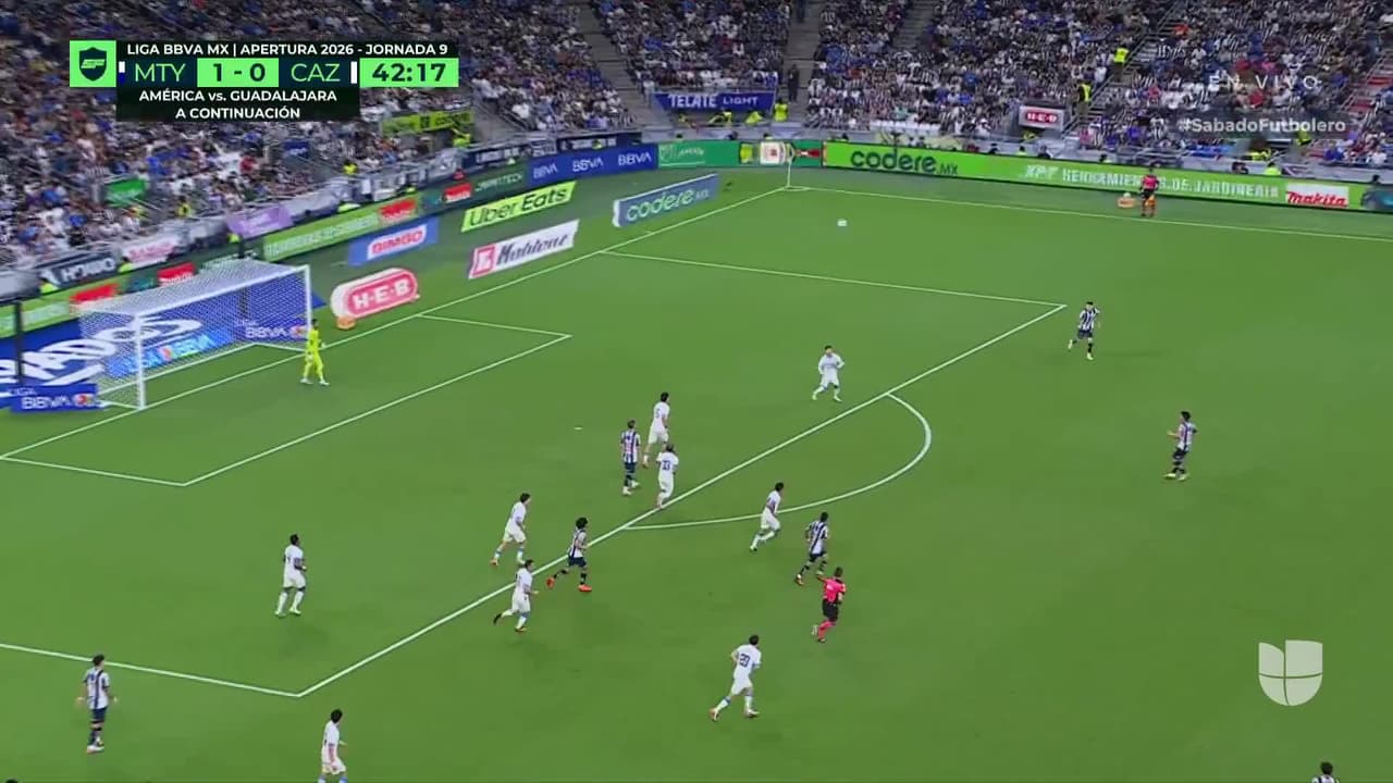 ¡TIRO ATAJADO! disparo por Óliver Torres.
