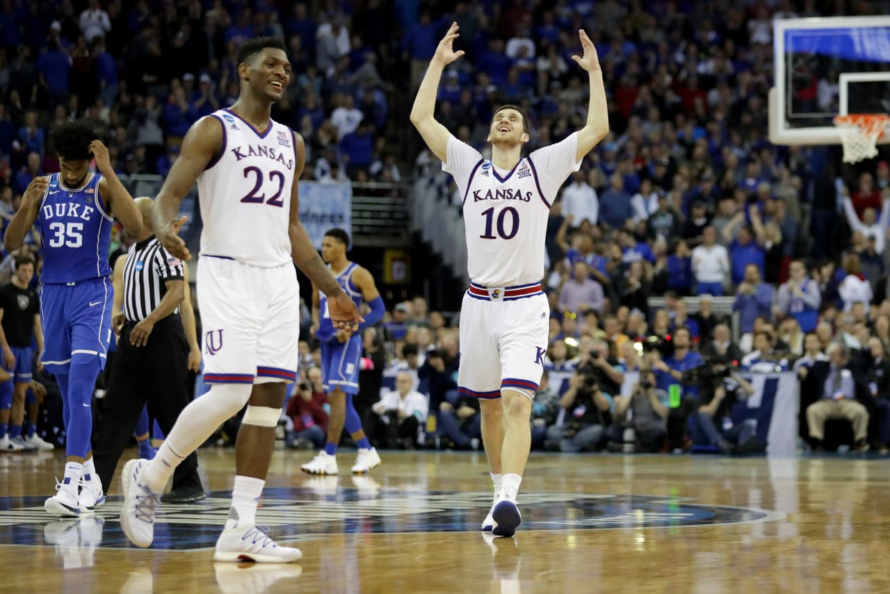 Kansas se impuso 85-81 luego de revertir lo sucedido en el primer periodo, cuando su rival estuvo arriba.