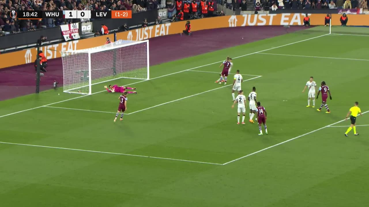 ¡TIRO ATAJADO! disparo por Mohammed Kudus.