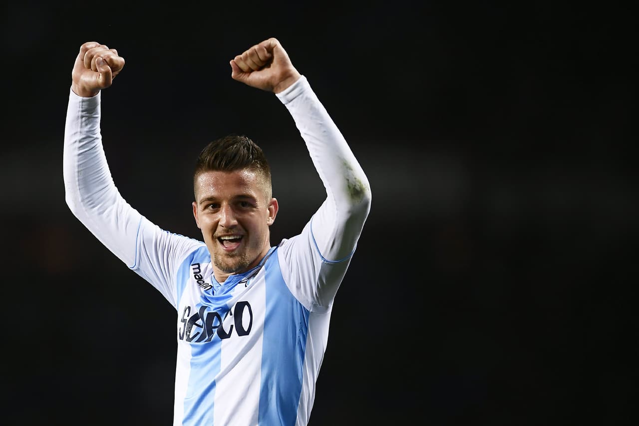 Barcelona sigue mirando en el mercado opciones para reforzar su plantilla de cara a la próxima temporada. Se dice que al delantero Sergej Milinković-Savić, de la Lazio, lo estarían siguiendo.