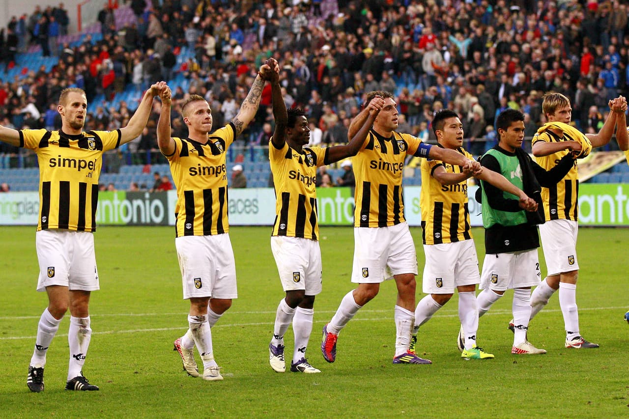 Su primer préstamo fue en el Vitesse de la Eredivisie holandesa: jugó solamente dos partidos en un año.