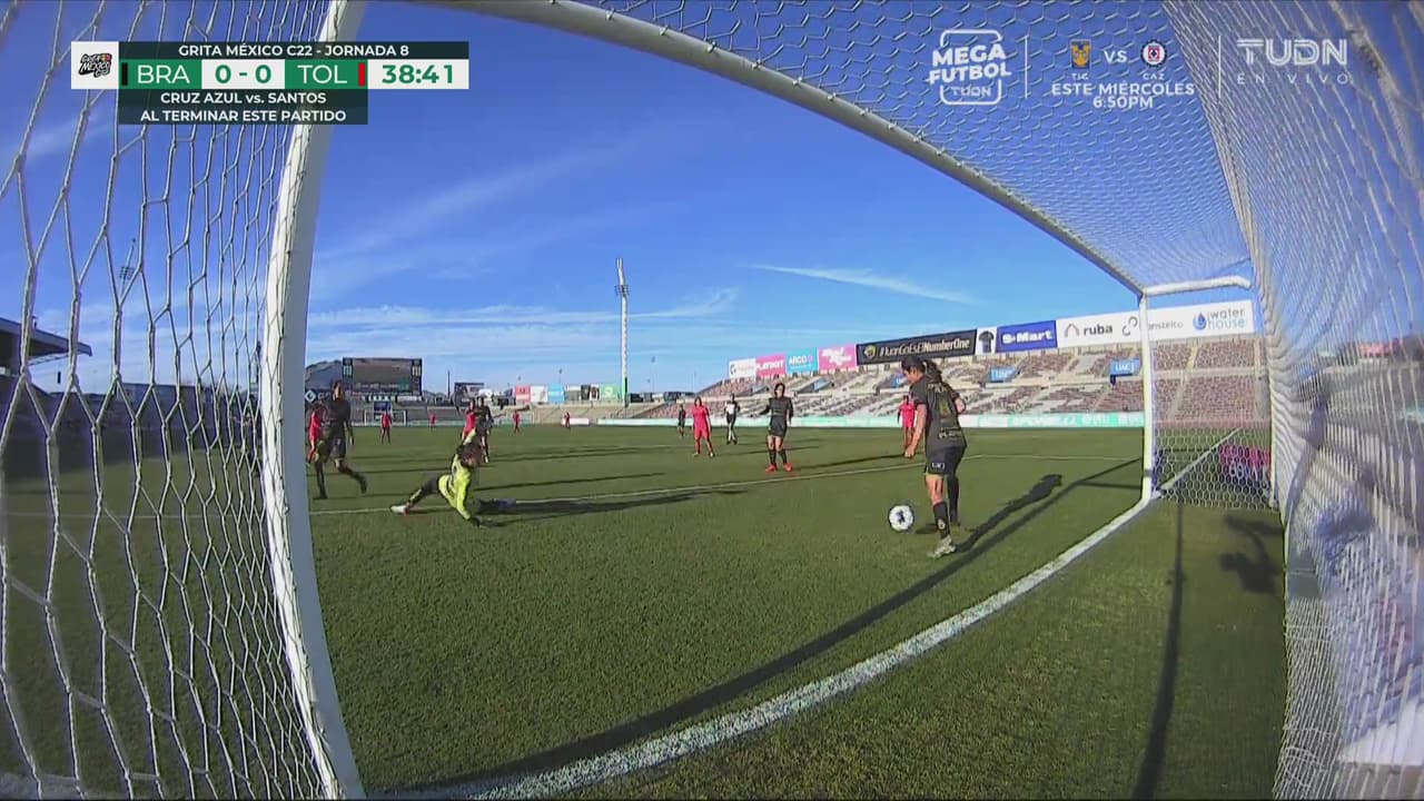 ¡Salva en la línea a Bravas! Arellano despeja el disparo de Baz