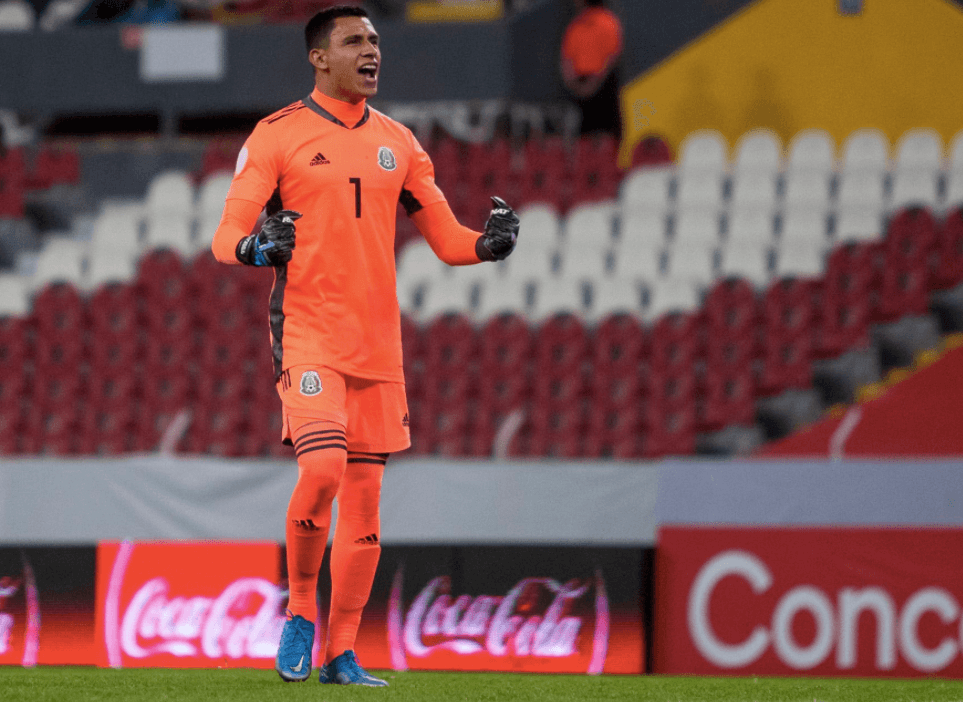 Luis Malagón recibe mensajes de apoyo tras lesión