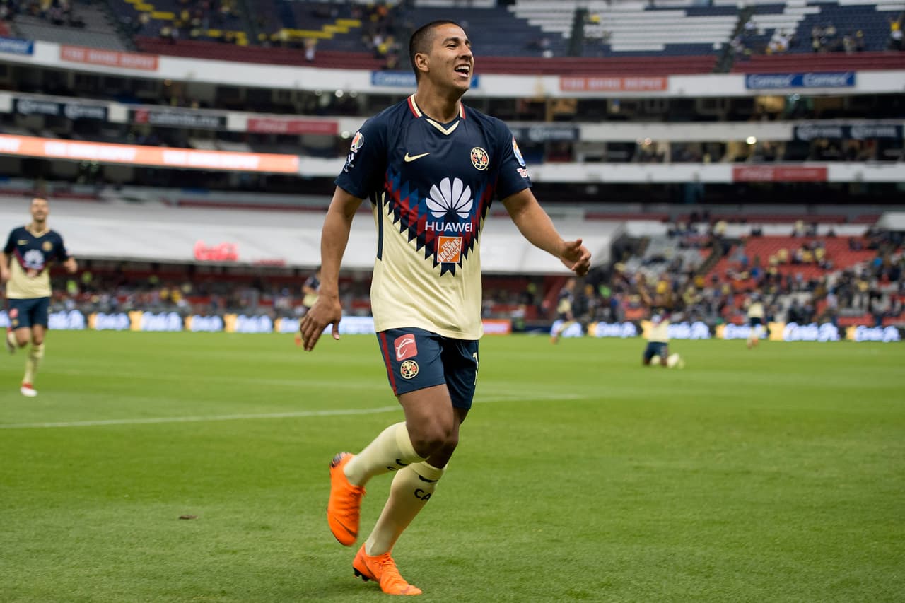 Muy temprano, al minuto 5, el paraguayo Cecilio Domínguez abrió el marcador después de un cambio de frente de Jérémy Ménéz.