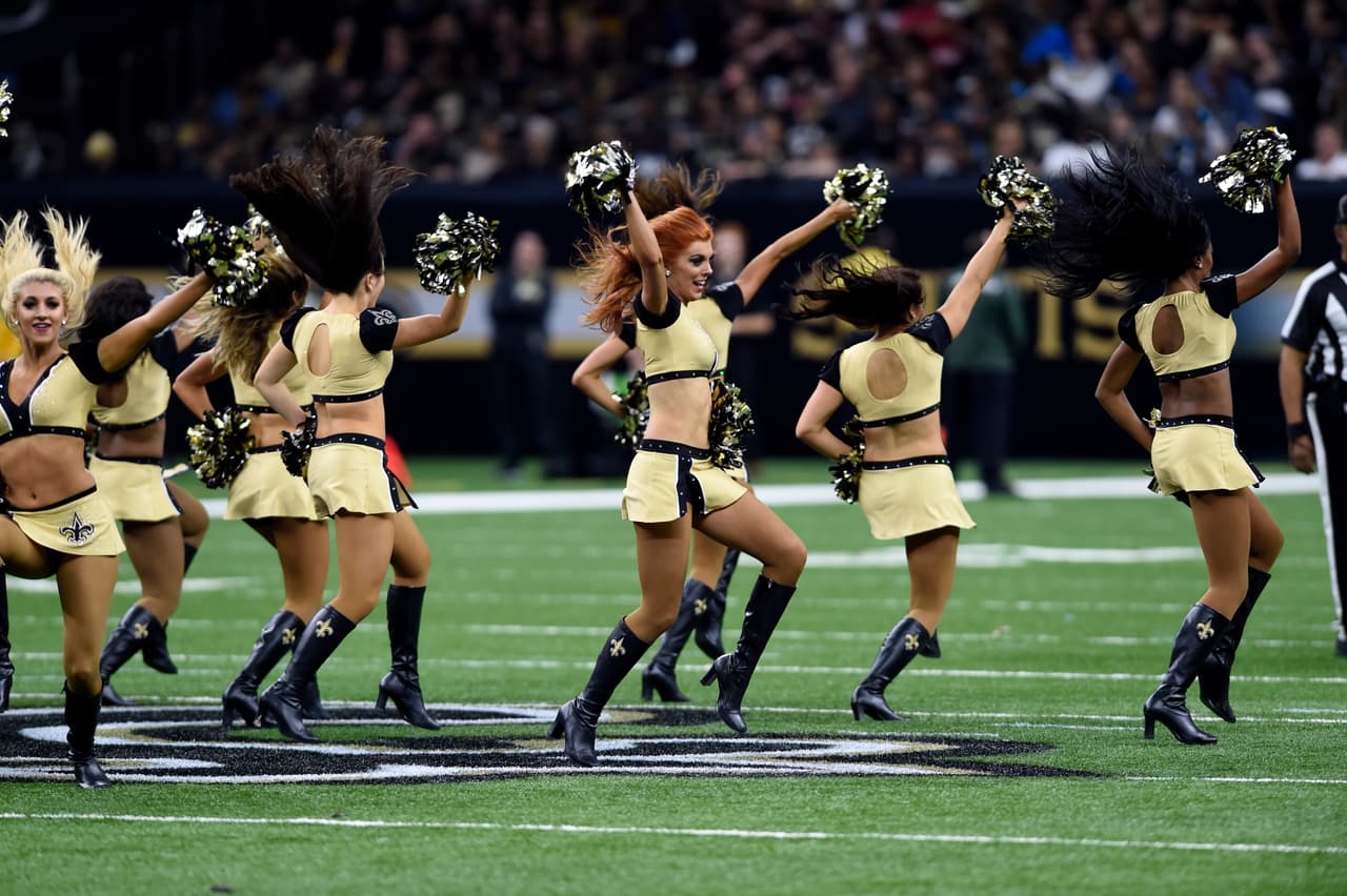 Las sensuales animadoras de la NFL le dieron alegría, belleza y energía al espectáculo del fútbol americano estadounidense en su Semana 13 de competencia, en un condimento único para el público.