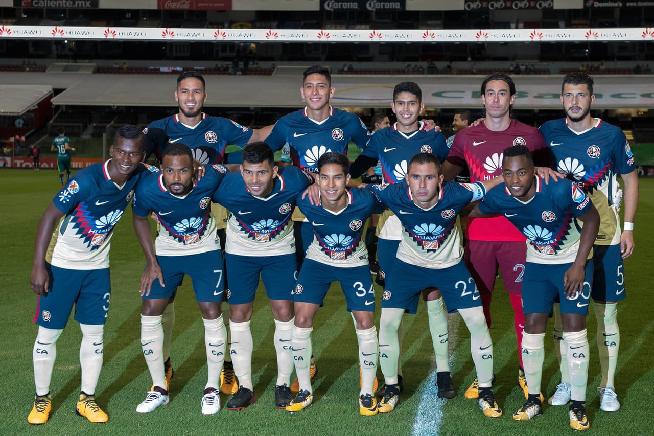 Así saltó al campo el América: Jiménez; Paul Aguilar, Valdez, Vargas, Álvarez; William, Guido Rodríguez, Lainez; Quintero, Ibarra, Romero.
