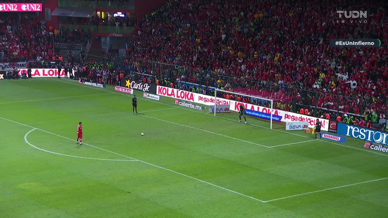 ¡GOL!  anota para Toluca. Alexis Vega