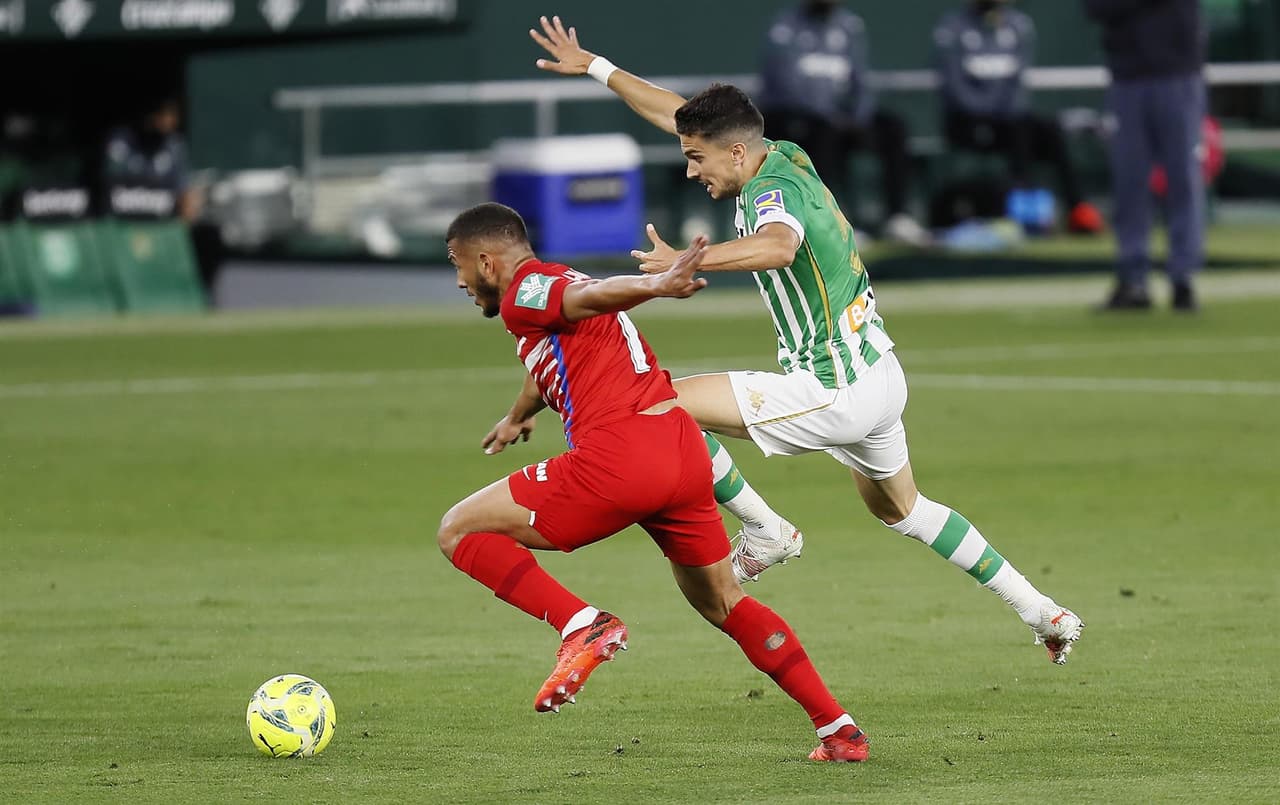 Con doblete de Borja Iglesias, el Real Betis consigue victoria sobre Granada 2-1 en la Jornada 35 de LaLiga. Al minuto 71 ingresó Diego Lainez y al 89' entró de cambio And´res Guardado; los verdiblancos se acercan a puestos europeos.
