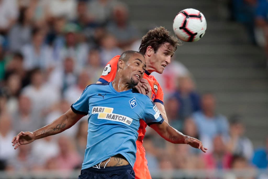 Nádson, mediocampista. Actualmente milita en el Botafogo Futebol Clube de segunda división, llegó al club como estrella del Paraná.