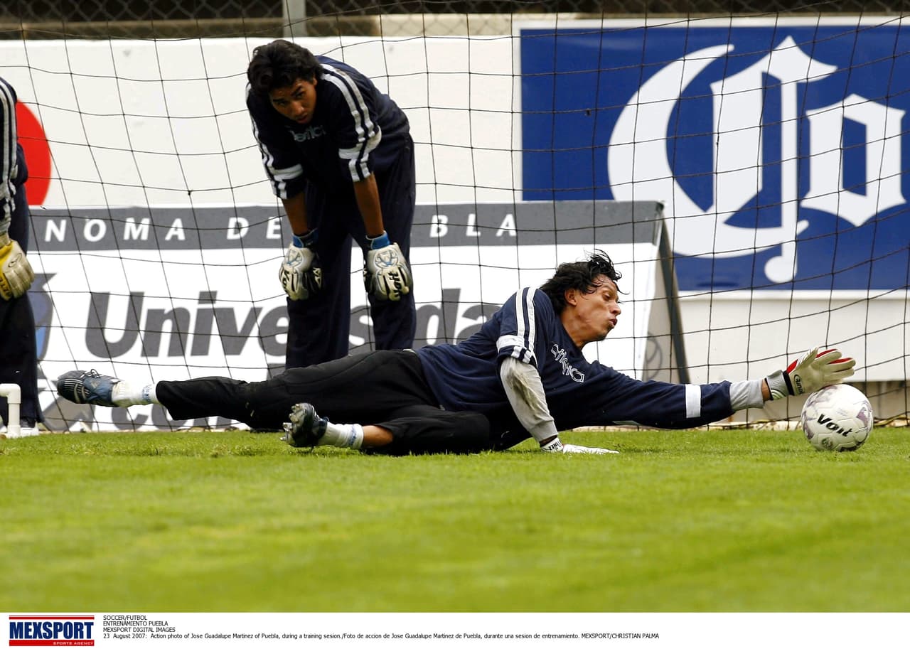 También defendiendo los colores del Puebla, José Guadalupe Martínez sufrió un tanto en el partido contra San Luis en 2008 cuando un defensa de su equipo le devolvió con suavidad el balón y al arquero se le pasó por debajo de sus pies para que tomara rumbo a gol. Ese partido quedó 2-1 en contra.