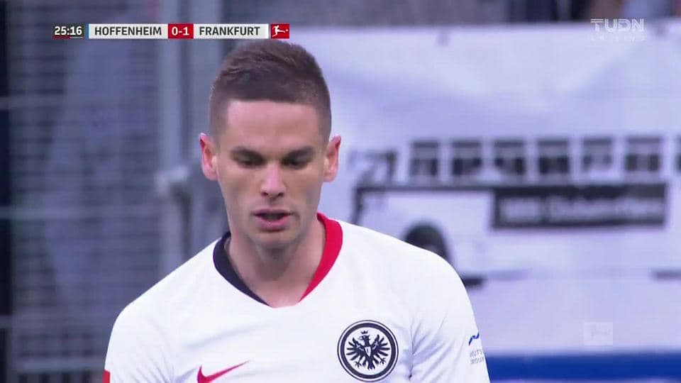 Tiro de esquina para Eintracht Frankfurt