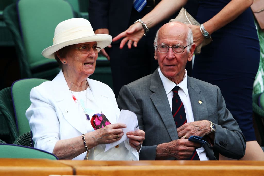El torneo de tenis de Wimbledon en Inglaterra contó en esta jornada con la presencia de Bobby Charlton, en el mismo momento en el que su selección de fútbol llegó a semifinales en Rusia 2018.