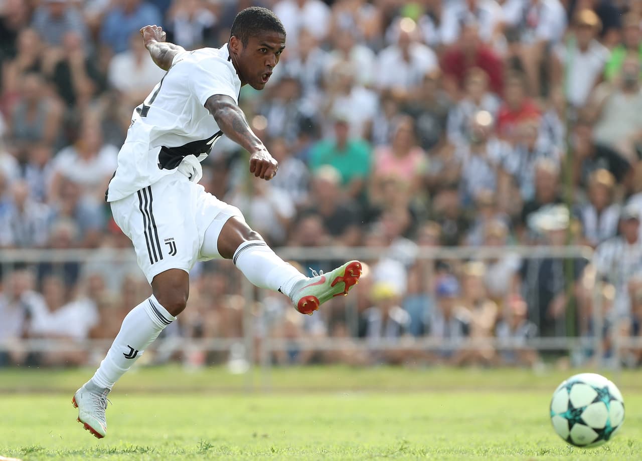 5. Douglas Costa (Juventus F.C.) - 6.9 millones de dólares anuales.