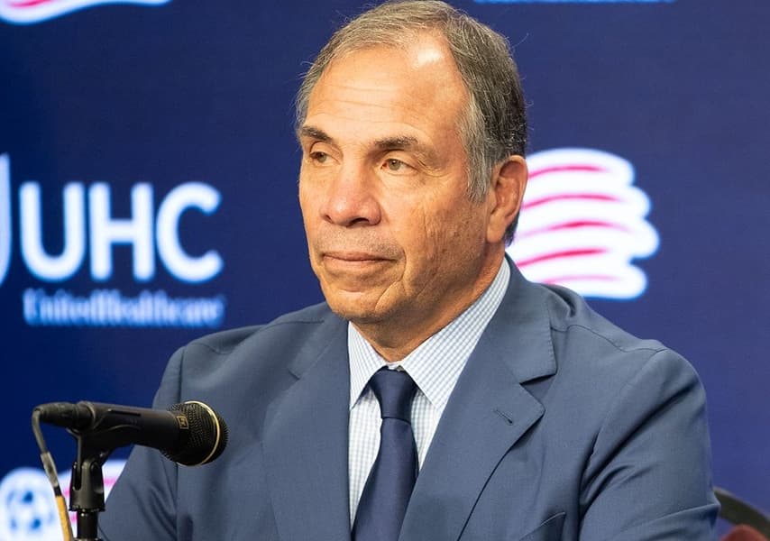 "Es muy difícil estar lejos del fútbol", señaló Bruce Arena al ser presentado por New England