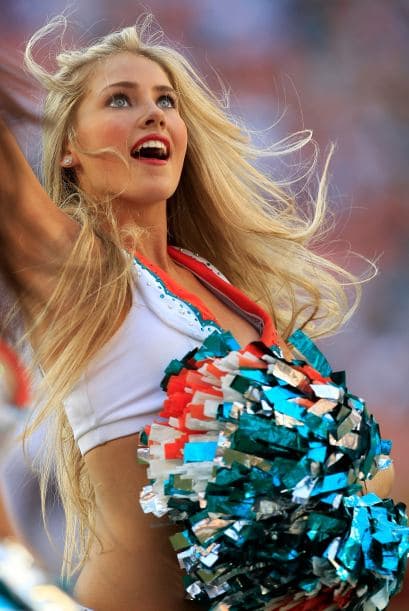 Esta chica lleva tres años animando al equipo y aficionados de los Miami Dolphins. Una chica soñadora, bailarina y demasiado sexy. ¡Conócela!