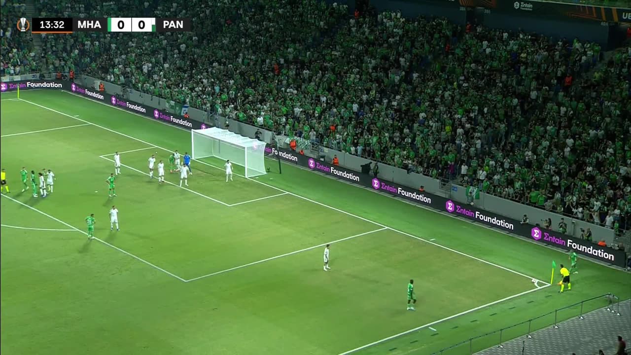 ¡TIRO ATAJADO! disparo por Mahmoud Jaber.