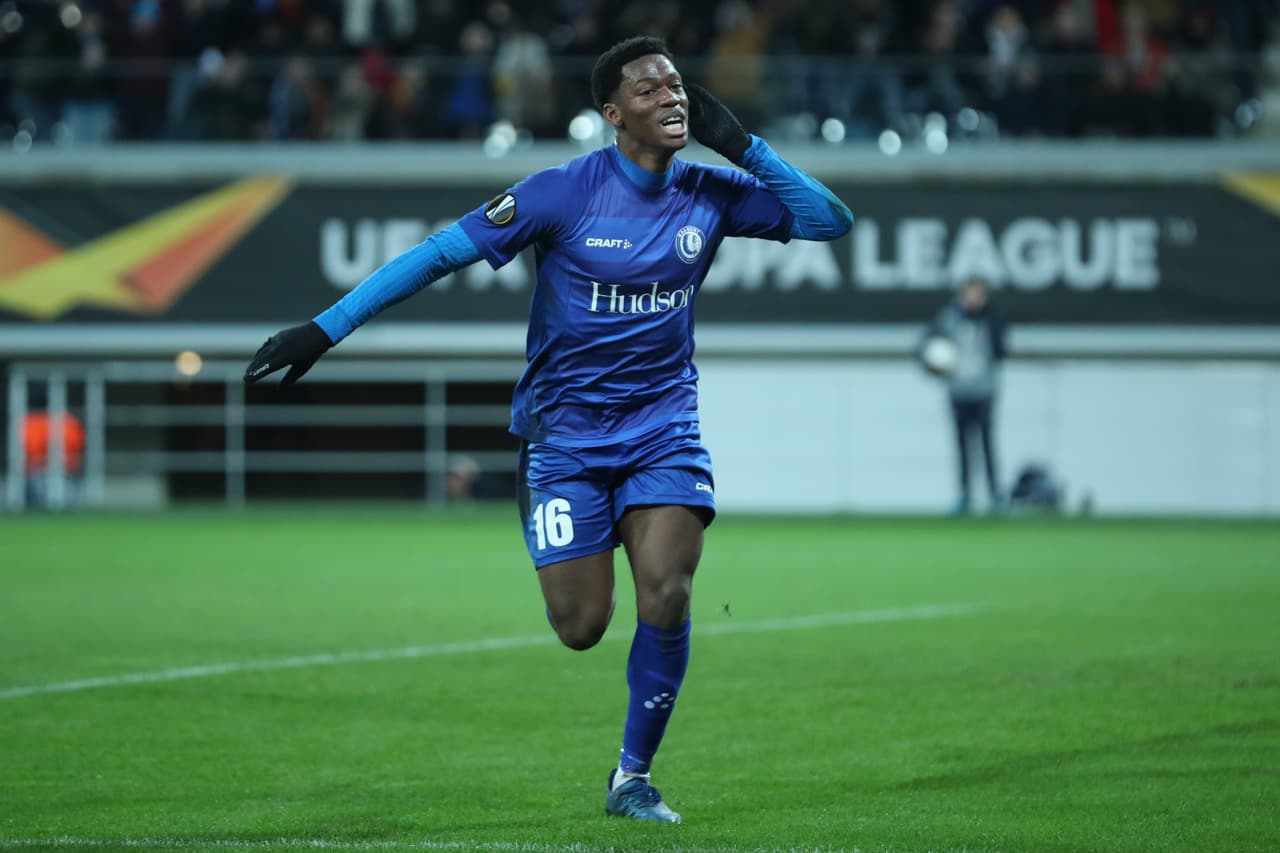 Los locales metieron el primer gol del encuentro.