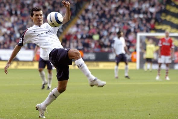 Jared Borgetti se fue de México lleno de ilusión de hacer un buen papel con el Bolton Wanderers; pero la liga inglesa le quedó grande al delantero tricolor quien no le llenó el ojo al entrenador del equipo.