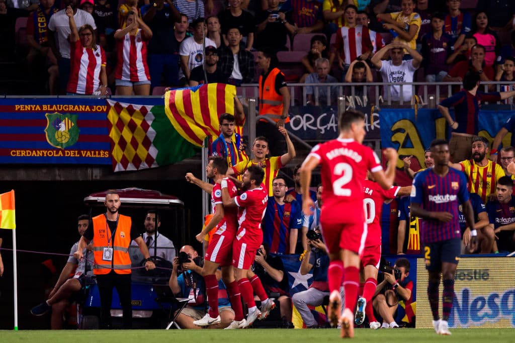 El delantero uruguayo Cristhian Stuani anotó dos goles a los minutos 45 y 51 para que el Girona le diera vuelta el marcador a su favor por 2-1, gran sorpresa en el Camp Nou.