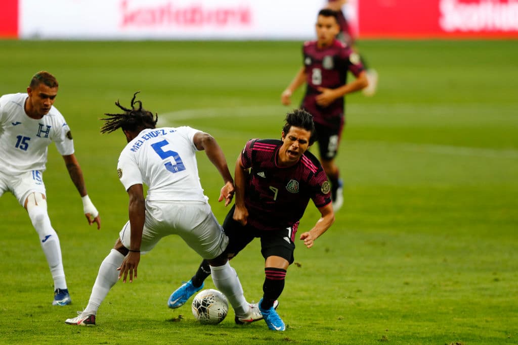 México tiene que venir de atrás para empatar el partido, mandar el juego al alargue y terminar ganado el título en la tanda de penaltis. José Juan Macías fue el encargado de empatar el partido al minuto 80.