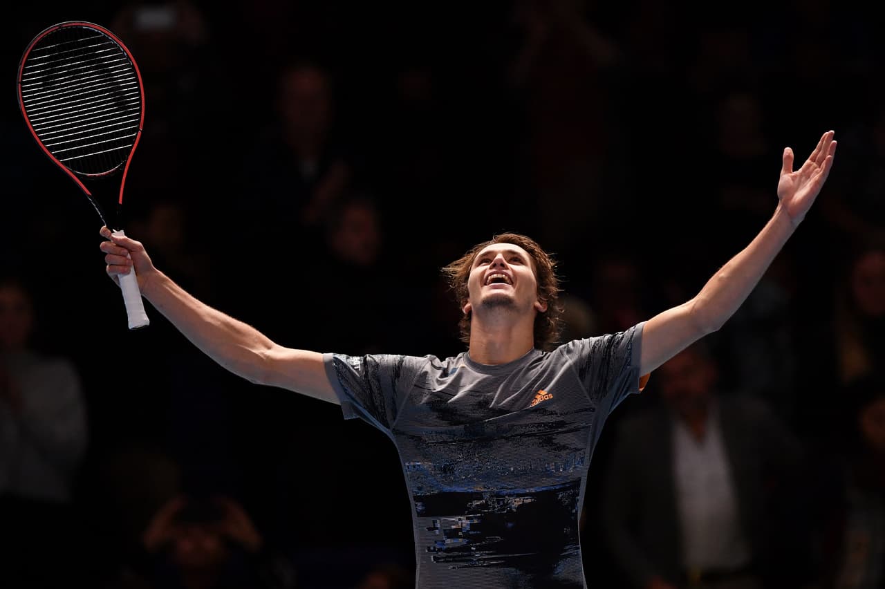 Roger Federer debutó a los 17 años mientras que Zverev lo hizo a los 16.