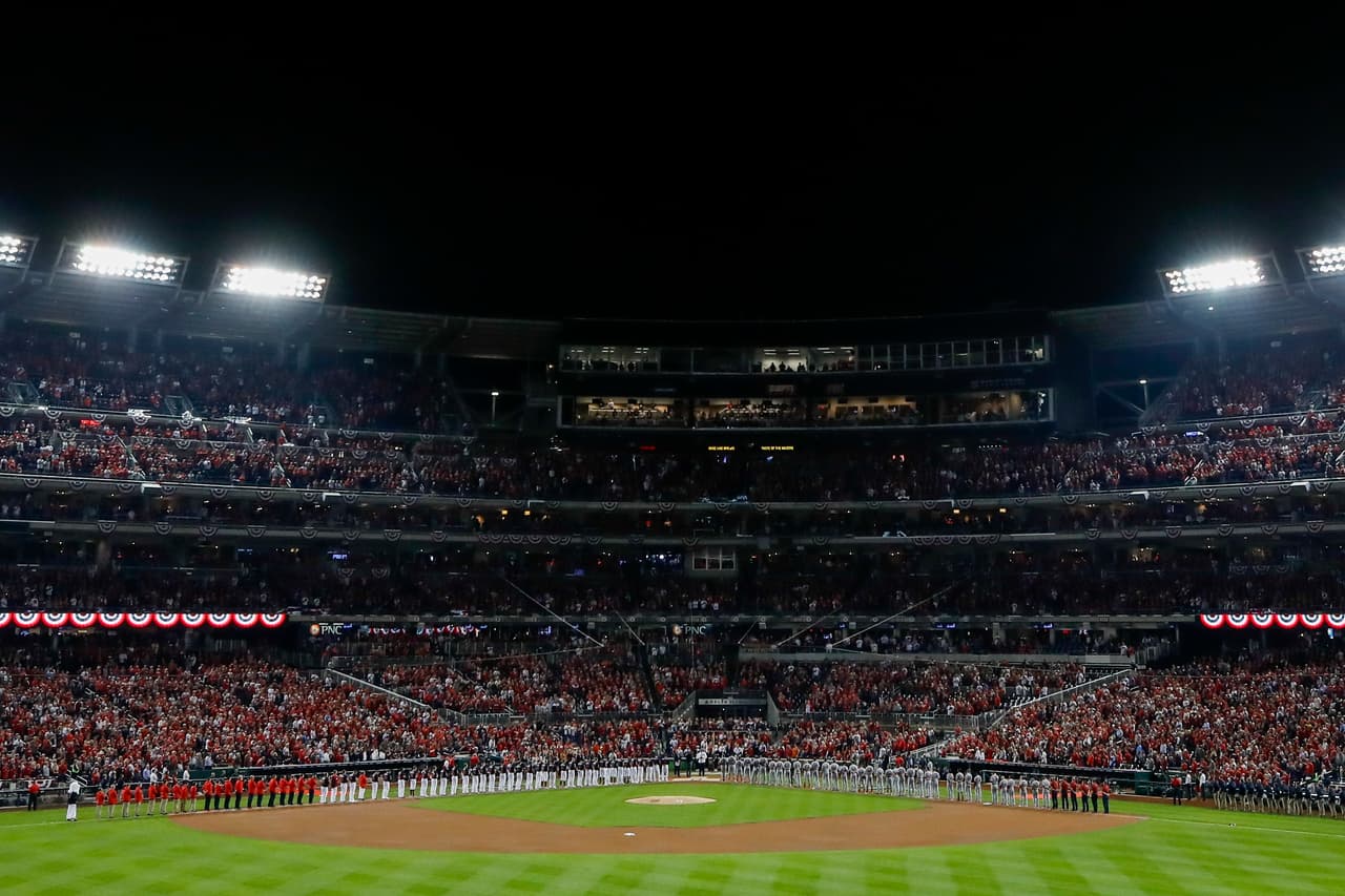 Los Nationals lucen dominantes y aplastan 8-1 a los Cardinals para enfilarse a la Serie Mundial.