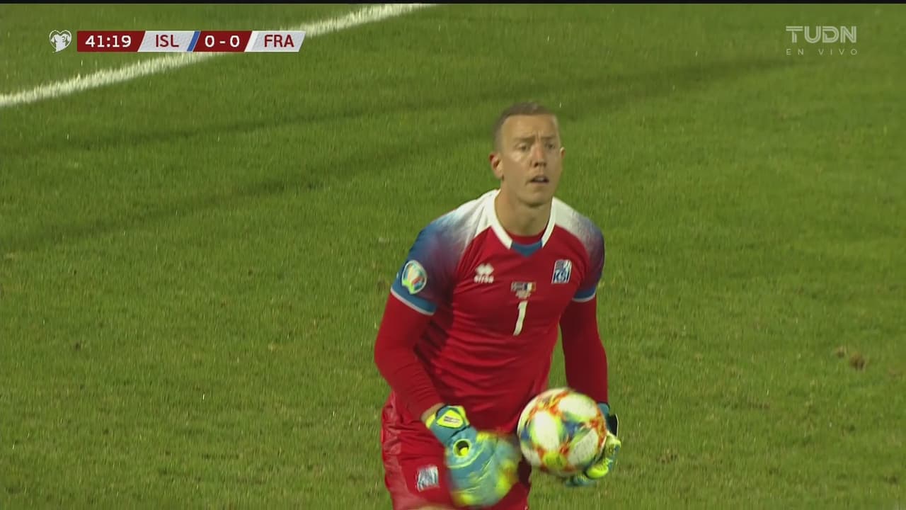 Hannes Halldórsson ahoga el grito de gol de Francia