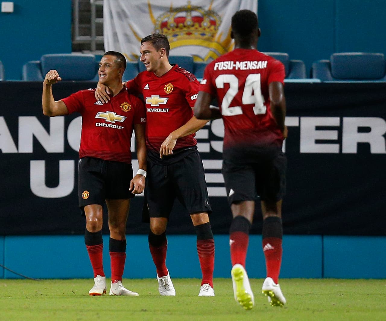 Manchester United derrotó 2-1 a Real Madrid en la International Champions Cup y le dio una dura bienvenida a Julen Lopetegui con el club blanco, a pesar de que ambos tuvieron nóminas suplentes.