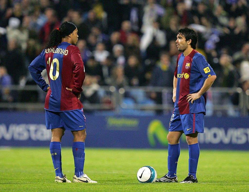 Tras tomar el mando del Barça decidió echar a Ronaldinho y Deco, dos referentes del club en la cancha, pero también fuera de ella por su gusto a la noche.