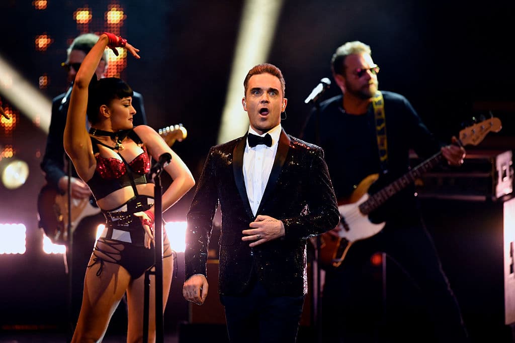 Se dice que Robbie Williams tuvo dificultades con el alcohol y otras sustancias tóxicas en la década de los noventa.