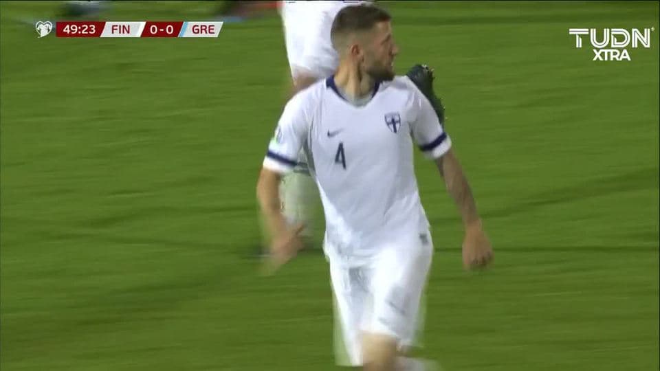 Tiro desviado de Tim Sparv