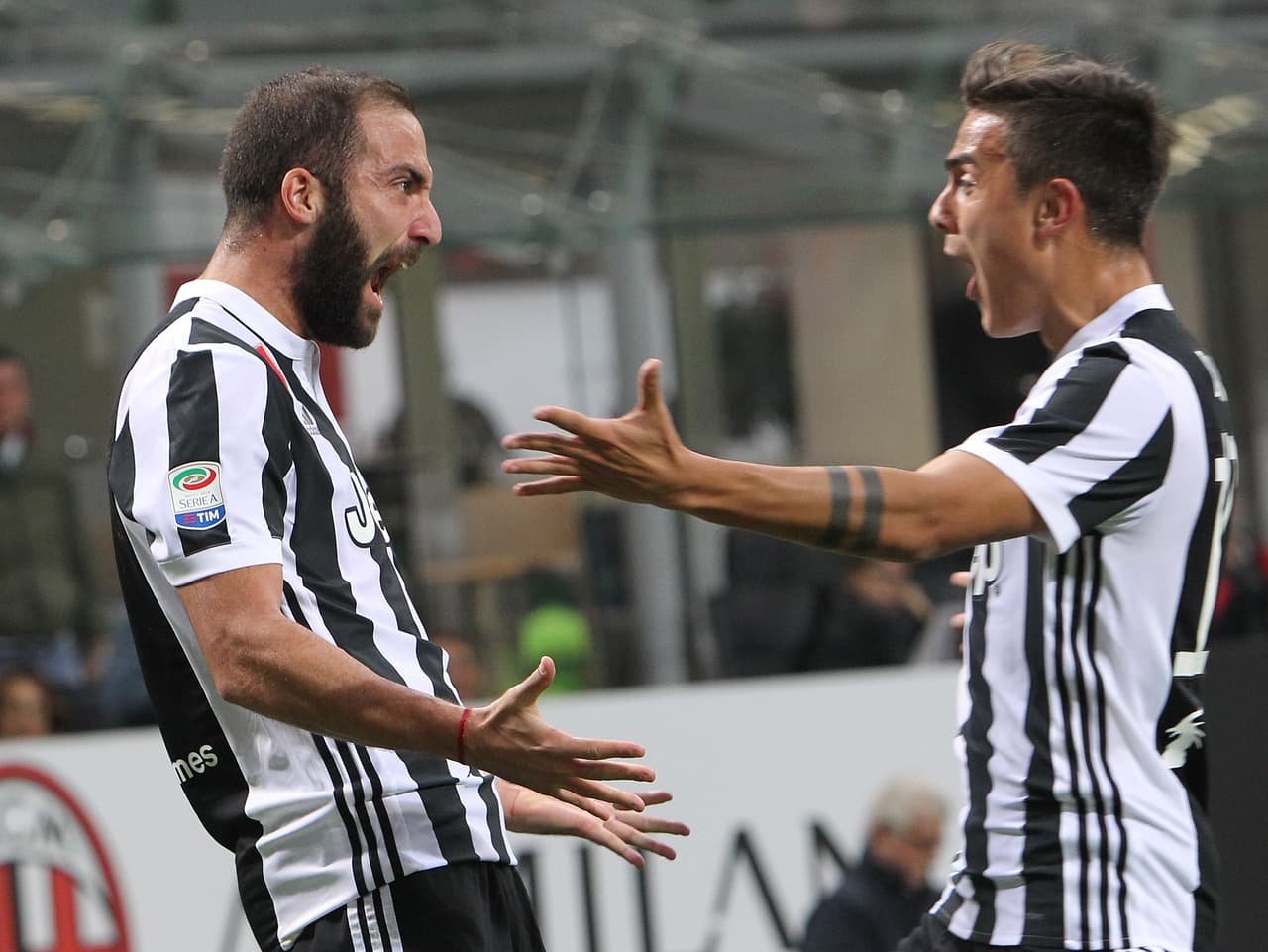 6: Juventus tiene en los argentinos Gonzalo Higuaín (12) y Paulo Dybala (9) una pareja goleadora, que junto al alemán Sami Khedira (3) ha puesto 24 goles en la temporada.
