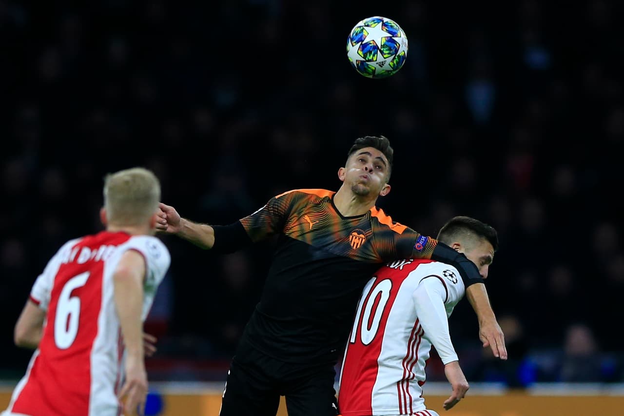 Con solitario gol de Rodrigo Moreno, el Valencia gana y manda al Ajax a la Europa League.