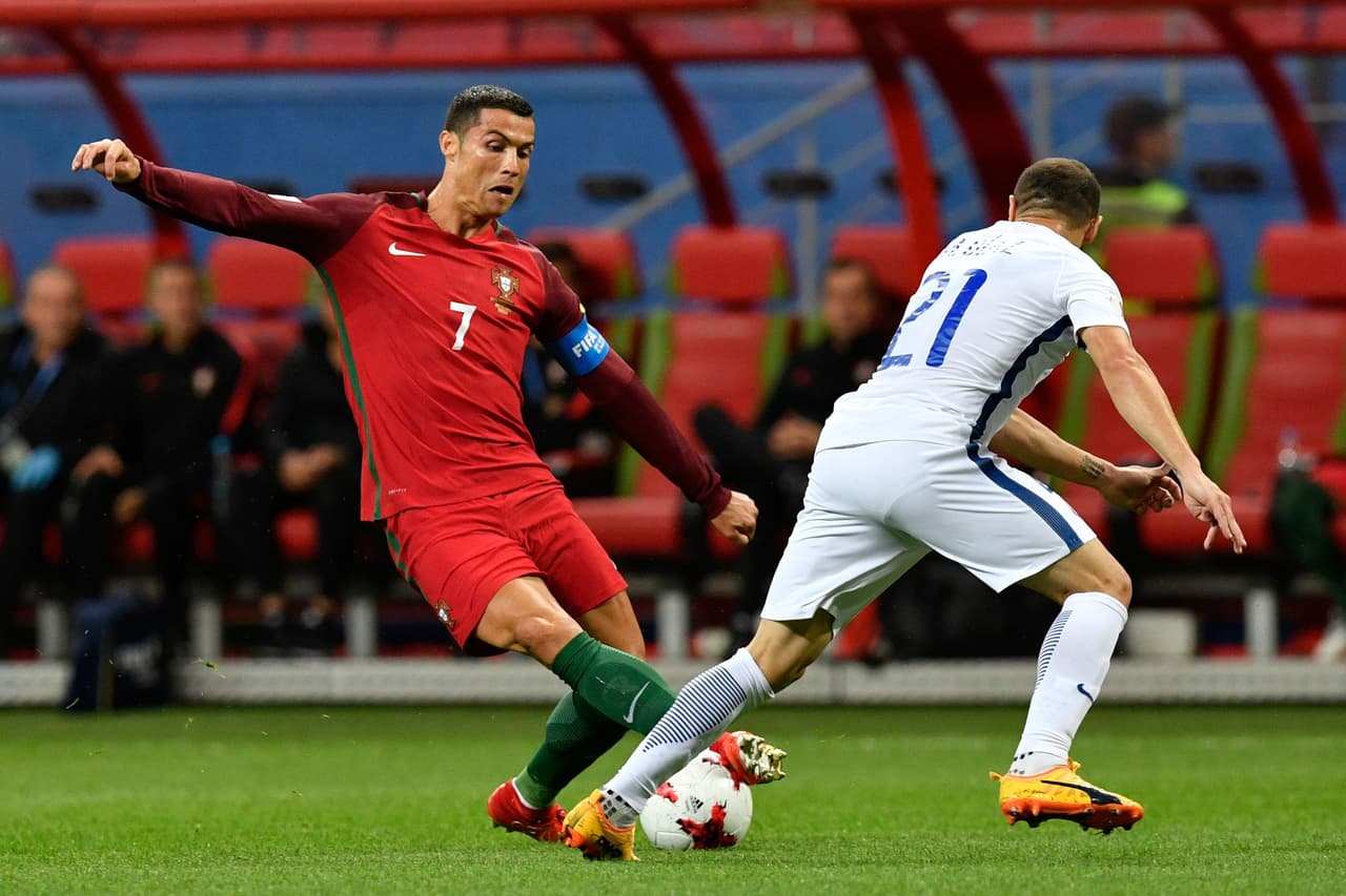 A pesar de esa dificultad, Cristiano buscaba en cada oportunidad individual crear opciones de gol.