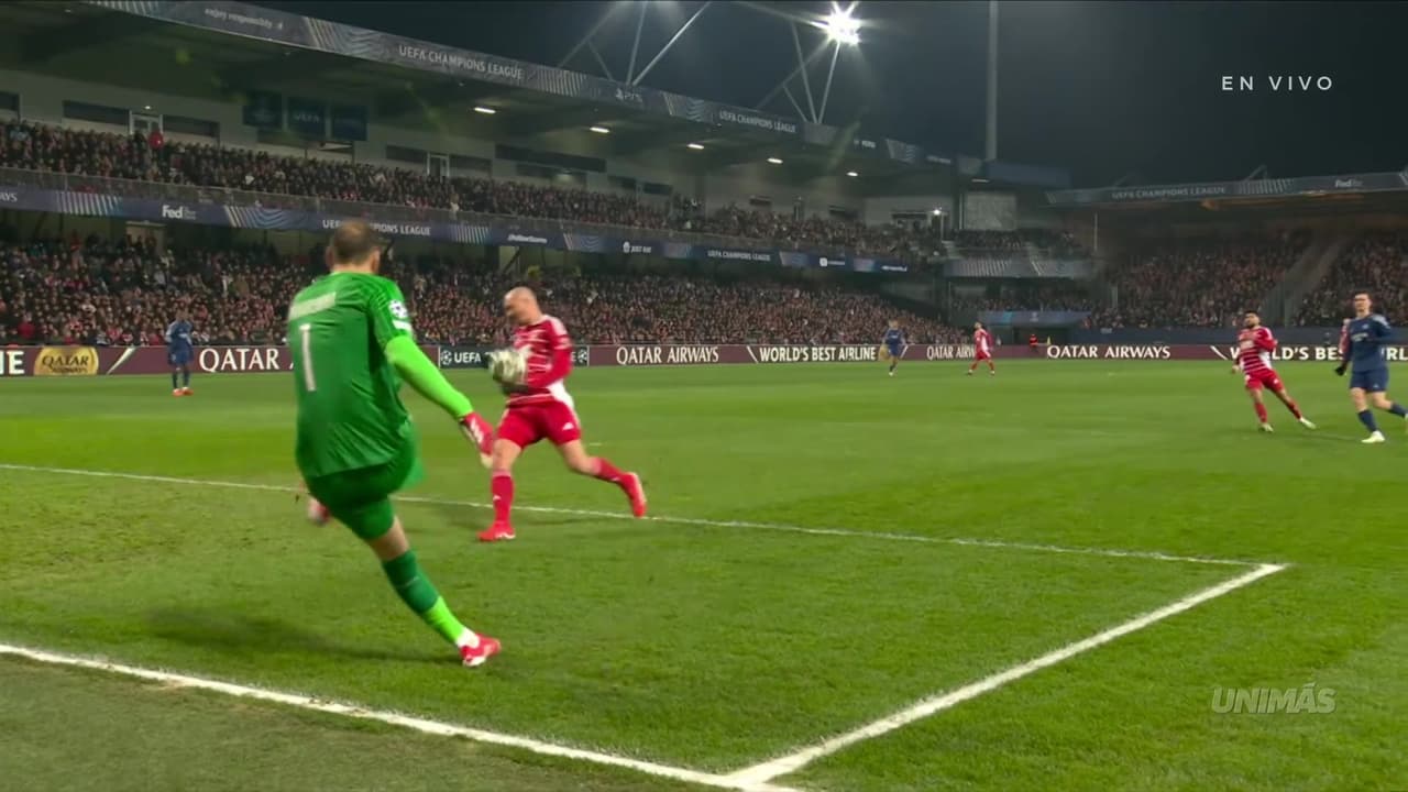 Donnarumma hace un osote y por poco se van abajo en el marcador 