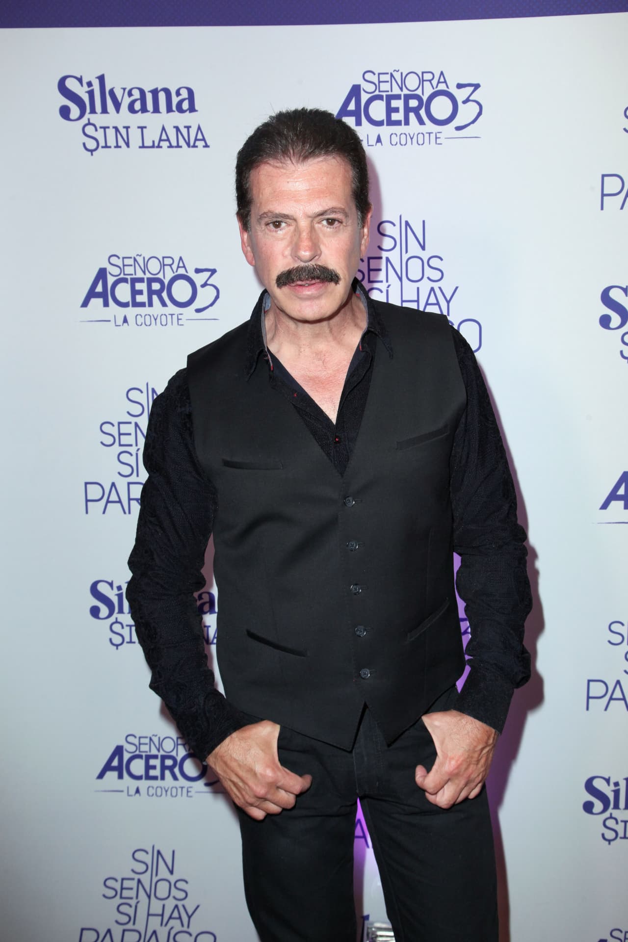 Una revista aseguró que Goyri golpeó a su esposa mándandola al hospital y esa fue la causa que detonó el divorcio, aunque él nunca lo aceptó y dijo simplemente ya no se llevaban bien, ahora el actor tiene una relación con una joven 20 años menor que él.