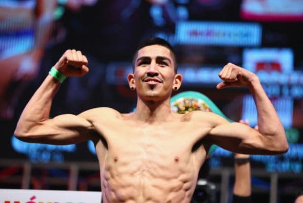 El monarca supergallo del CMB, pesó 121 libras.