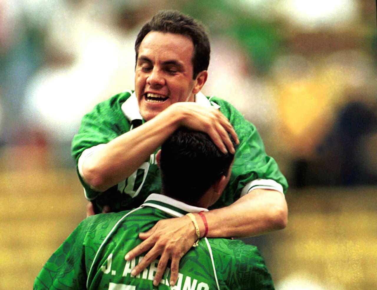 Con la gran figura de Cuauhtémoc Blanco, México se impuso 5-1 y abrió el camino para soñar con obtener un título a nivel mundial de FIFA.