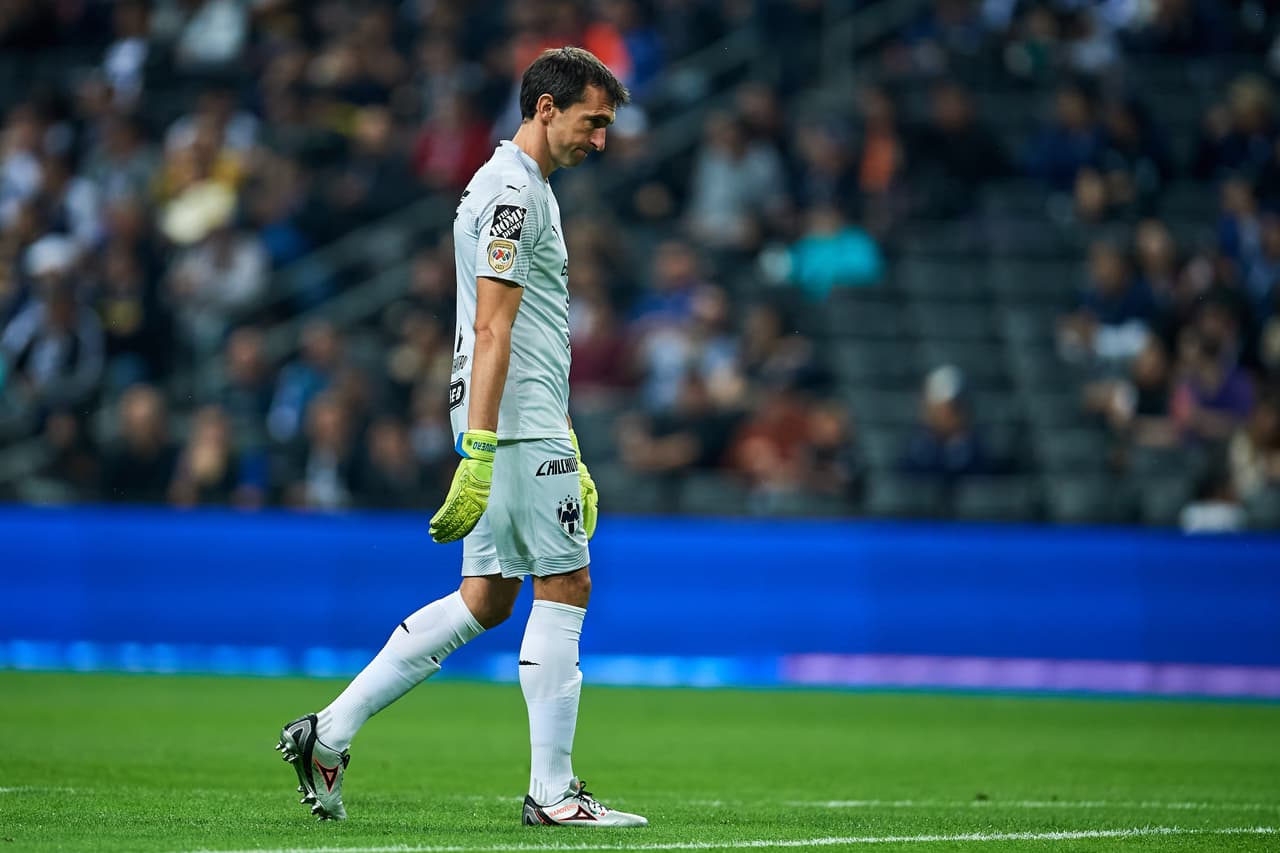 Un Marcelo Barovero decepcionado así abandonó el campo tras el término de la primera parte.