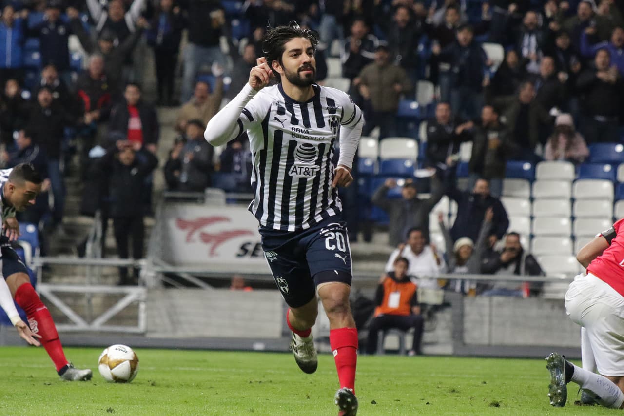 Y de manera sorpresiva e inesperada, a los 3 minutos los Rayados se fueron adelante en el marcador. Rodolfo Pizarro remató con la cabeza en el corazón del área a placer, sin marca.