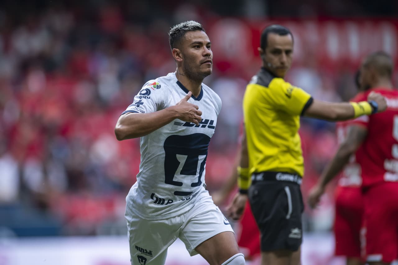Así festejó el mediocampista mexicano que se encuentra en gran momento futbolístico.