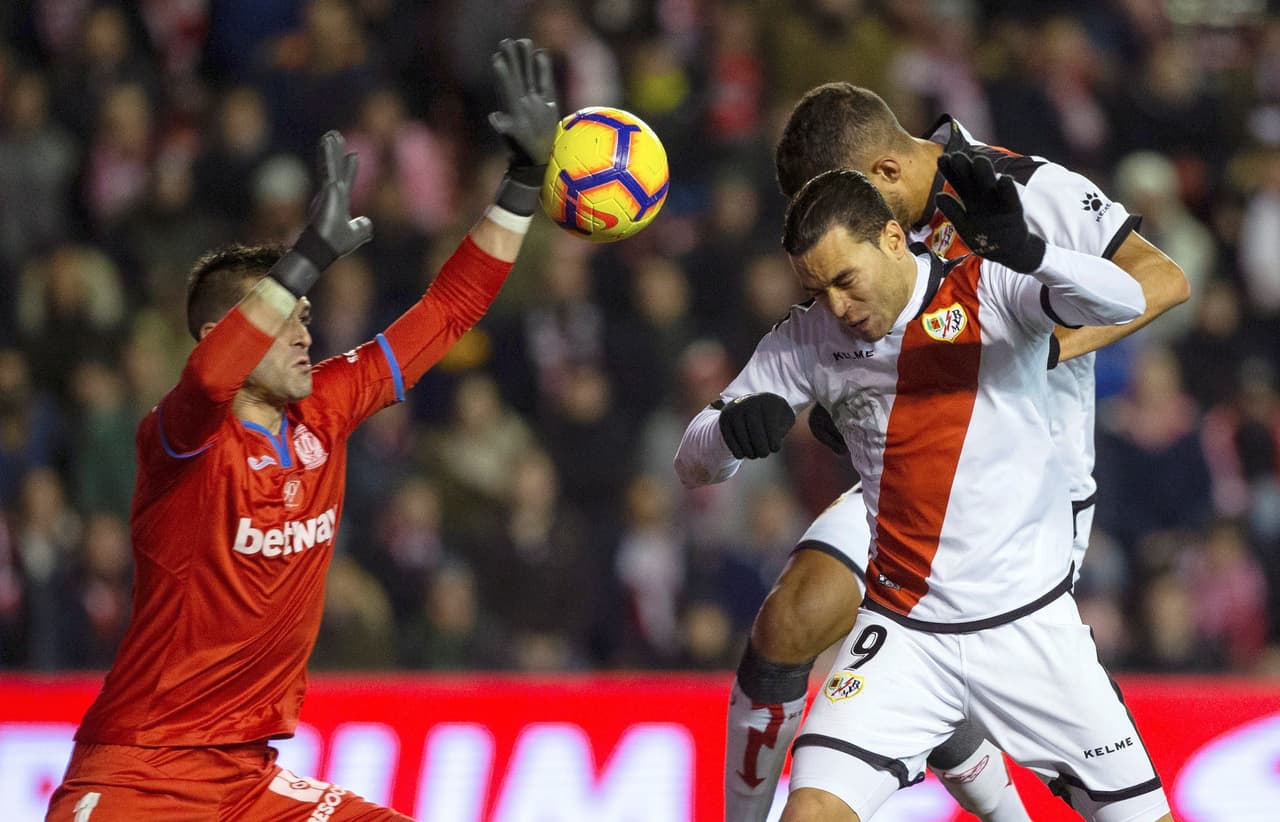 Ambos equipos madrileños llegaron con bastante desesperación a este partido, compartiendo los puestos de descenso, al menos la última plaza, la 18, y un triunfo era lo que ambos tenian en mente.