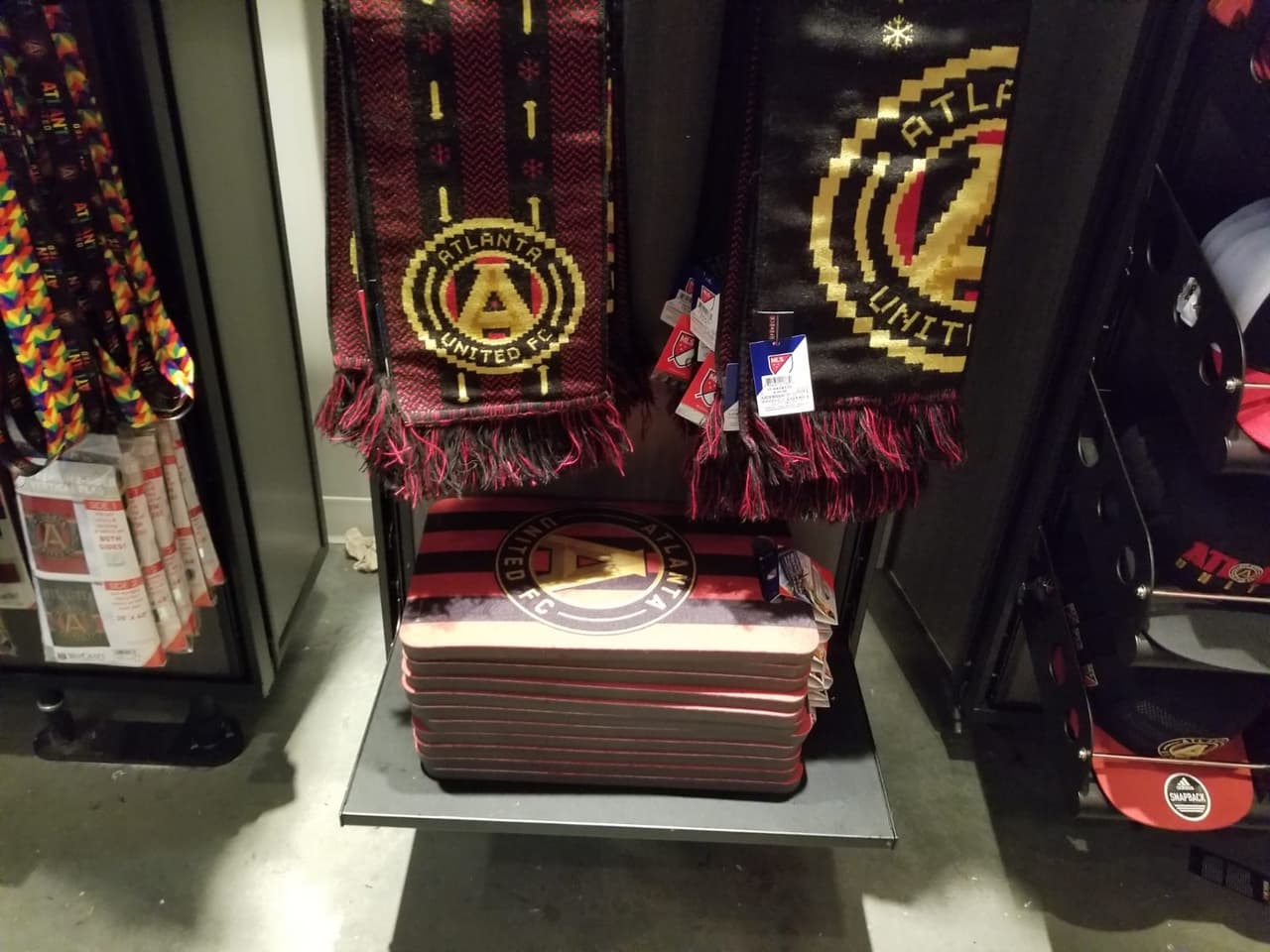 La tienda del Atlanta United ofrece una gran variedad de opciones para sus fans en esta ocasión especial.
